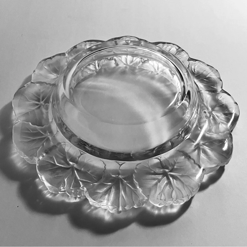 LALIQUE 8.5 Inch HONFLEUR BOWL / Some Scratches / FINE FRENCH CRYSTAL / Geranium - Picture 7 of 11